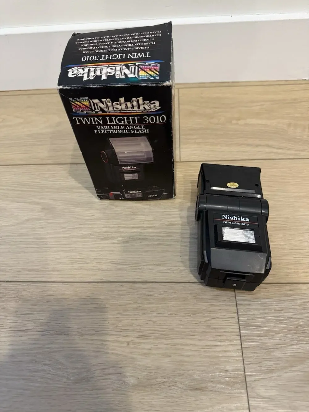 Nishika Twin Light 3010 Variable Angle Electronic Flash IN BOX Vintage 1991.